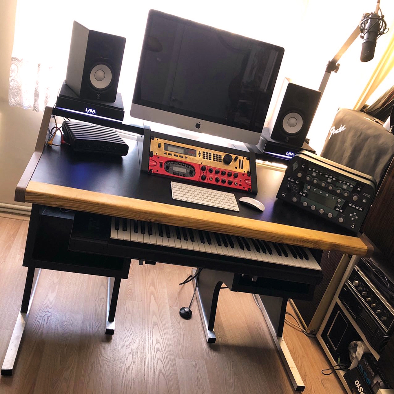 Саунд 21. Studio Desk mebl.