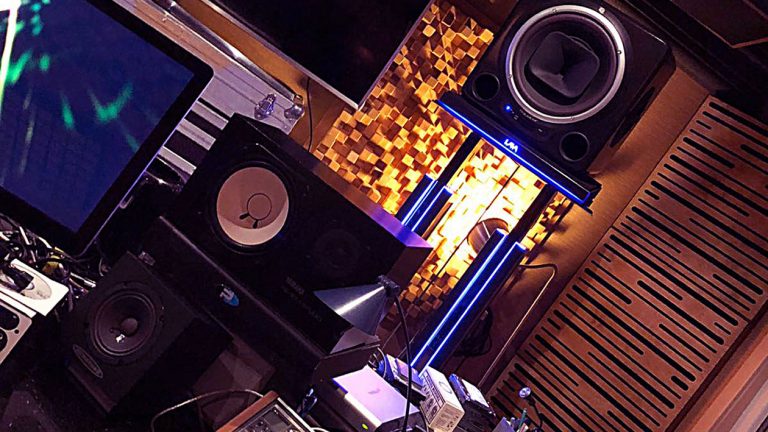 Lava Akustik – Smart Speaker Stands